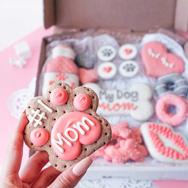 Dog Mom Gift Set (Biscuits)